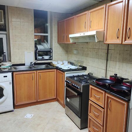 Arnim Suite - 3 Bedrooms Apartment Sharjah Esterno foto