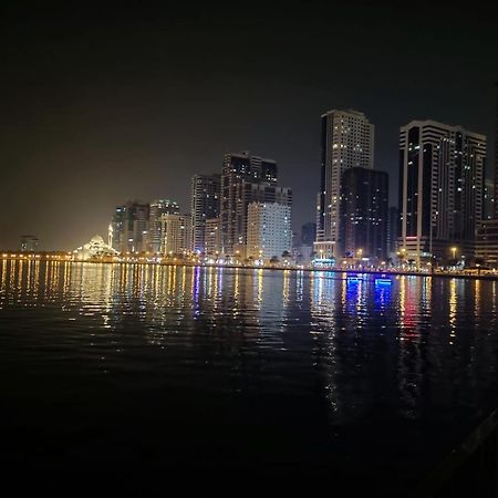 Arnim Suite - 3 Bedrooms Apartment Sharjah Esterno foto