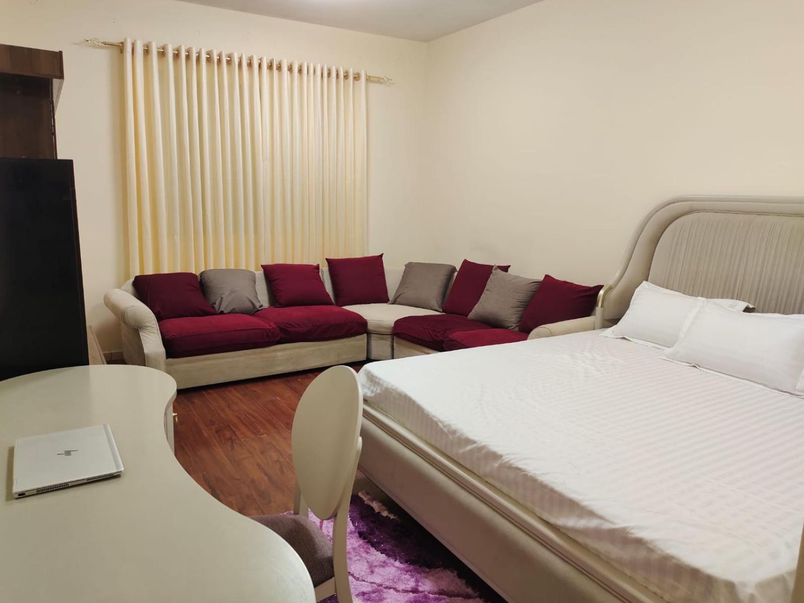 Arnim Suite - 3 Bedrooms Apartment Sharjah Esterno foto