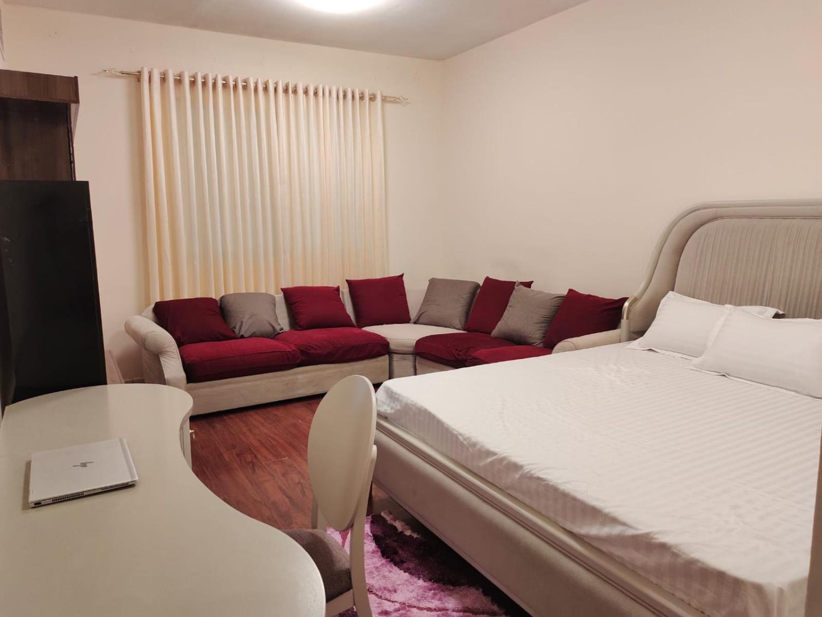 Arnim Suite - 3 Bedrooms Apartment Sharjah Esterno foto