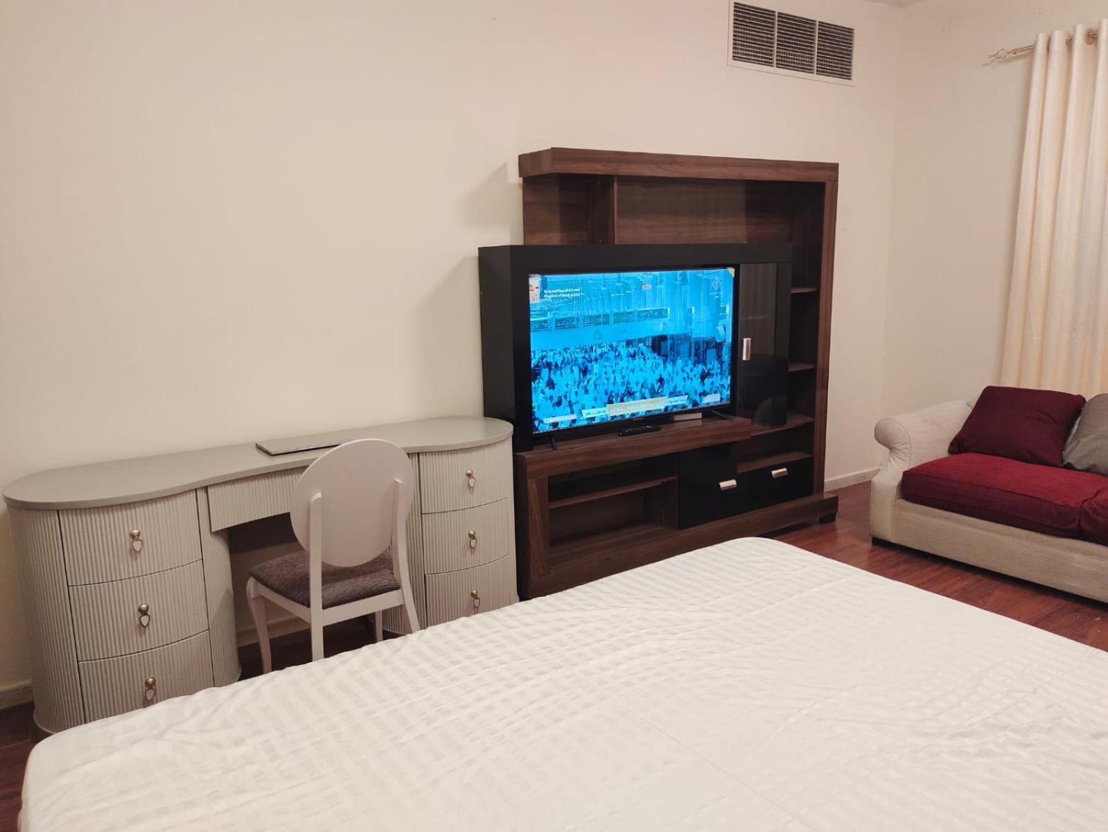 Arnim Suite - 3 Bedrooms Apartment Sharjah Esterno foto