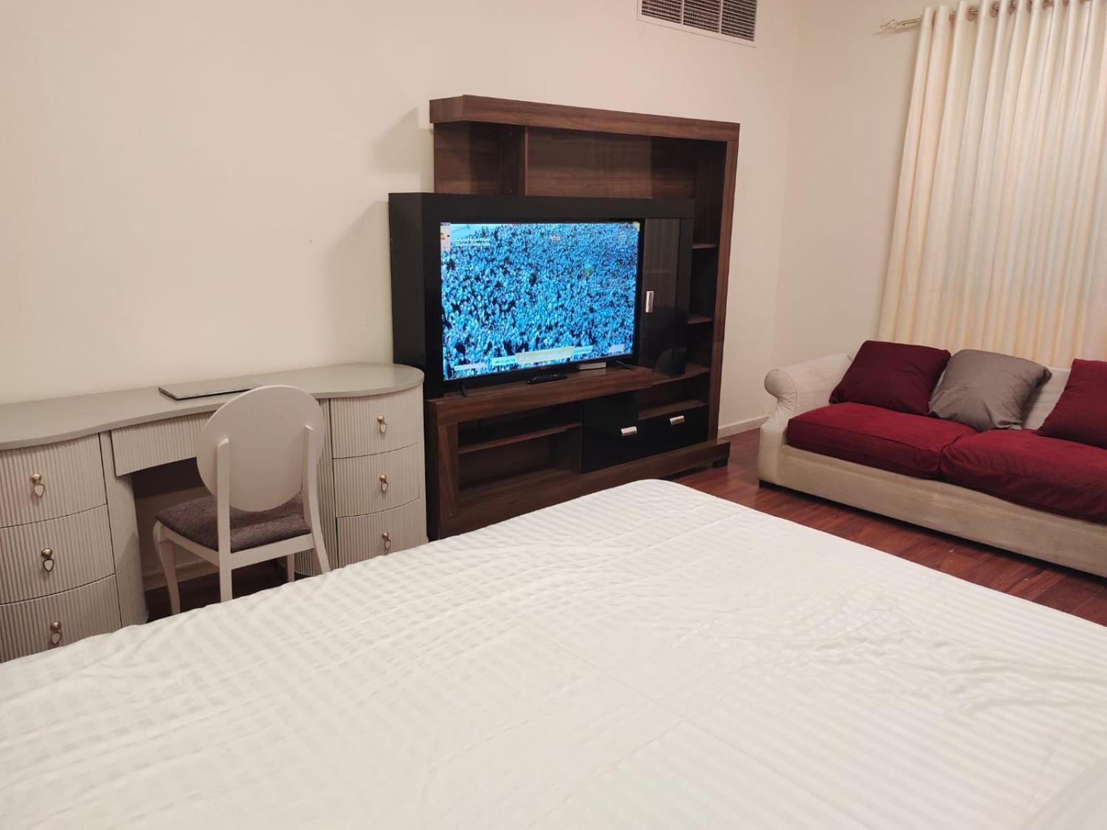 Arnim Suite - 3 Bedrooms Apartment Sharjah Esterno foto