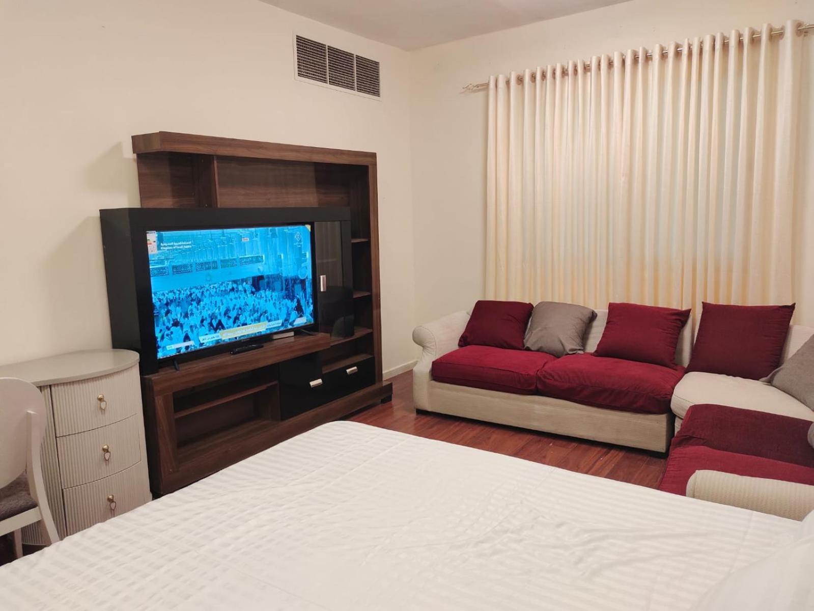 Arnim Suite - 3 Bedrooms Apartment Sharjah Esterno foto