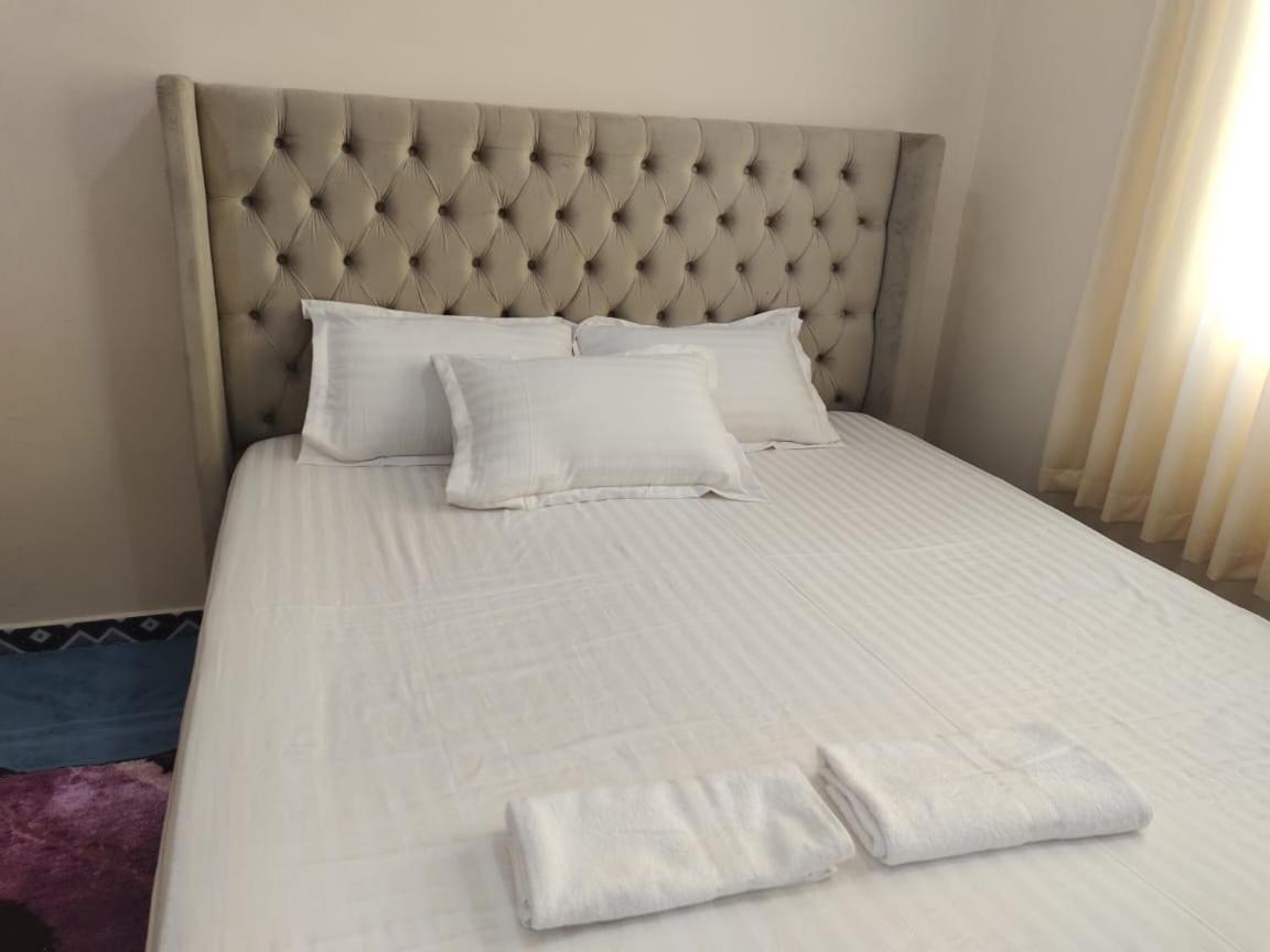 Arnim Suite - 3 Bedrooms Apartment Sharjah Esterno foto