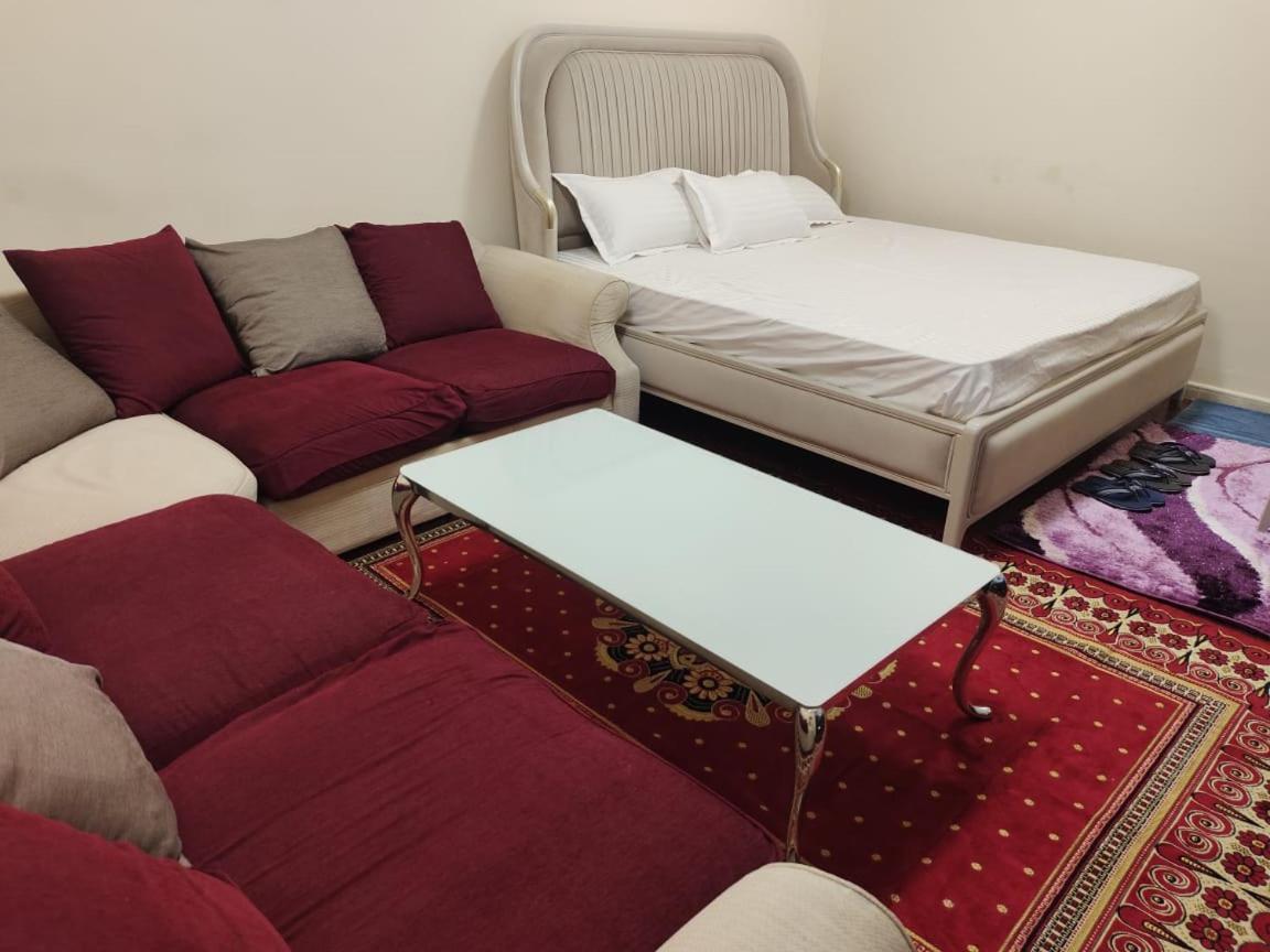 Arnim Suite - 3 Bedrooms Apartment Sharjah Esterno foto