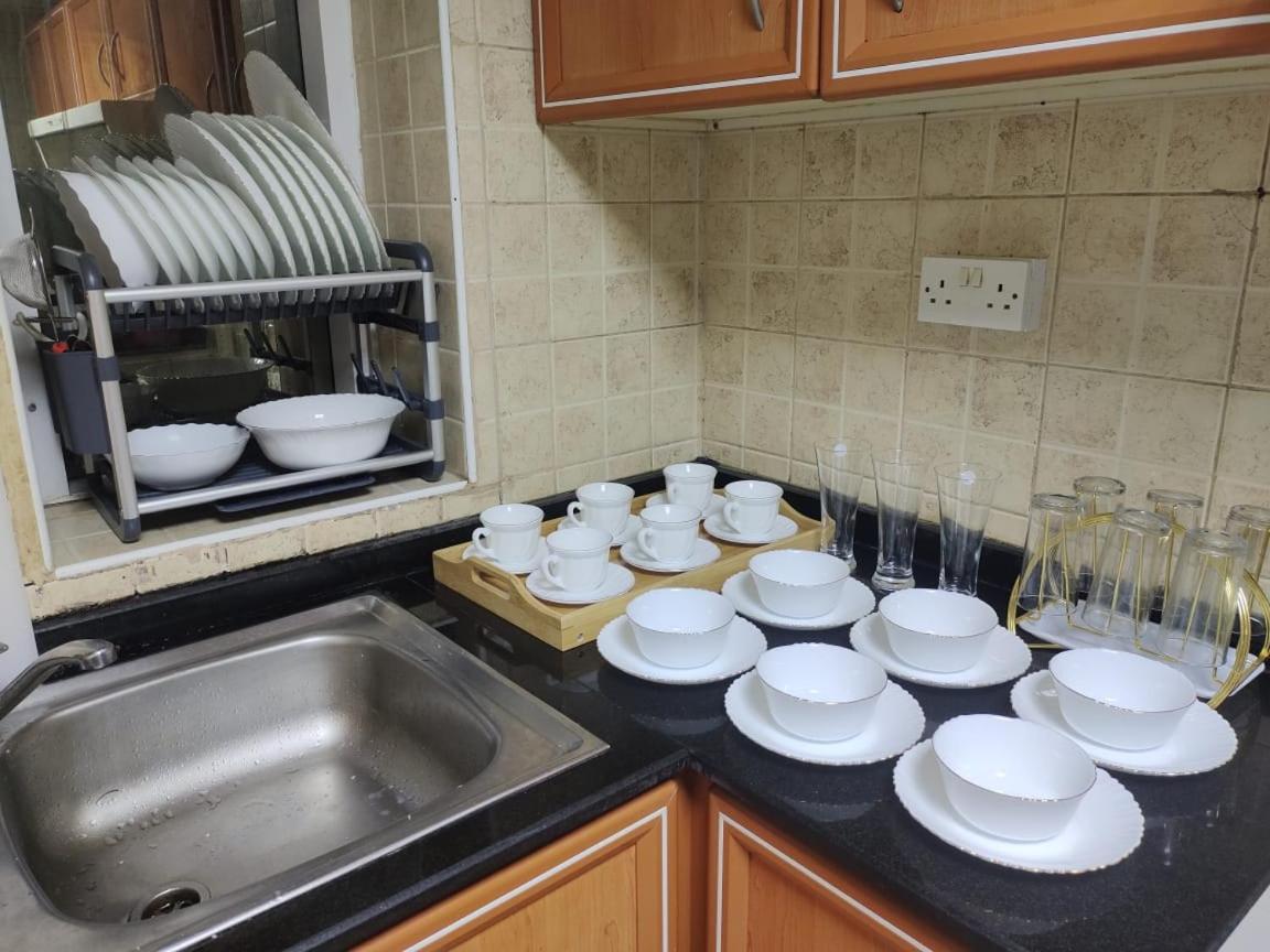 Arnim Suite - 3 Bedrooms Apartment Sharjah Esterno foto